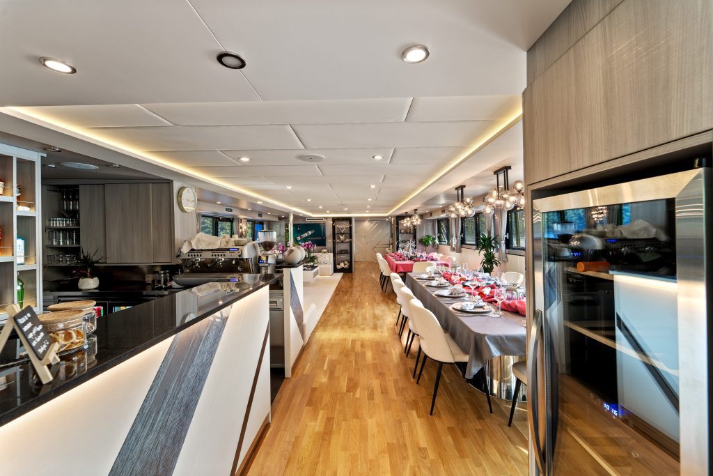 FREEDOM Salon - Upper deck FREEDOM Salon - Upper deck