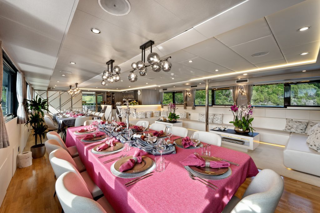 FREEDOM Formal dining in salon - Upper deck FREEDOM Formal dining in salon - Upper deck