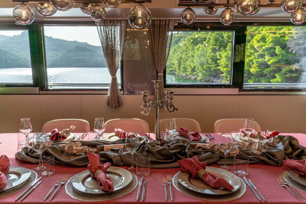 FREEDOM Formal dining in salon - Upper deck FREEDOM Formal dining in salon - Upper deck