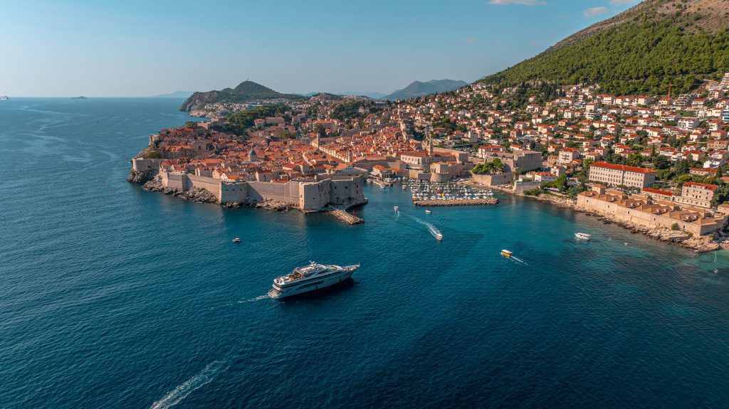 561109519-freedom-exterior12