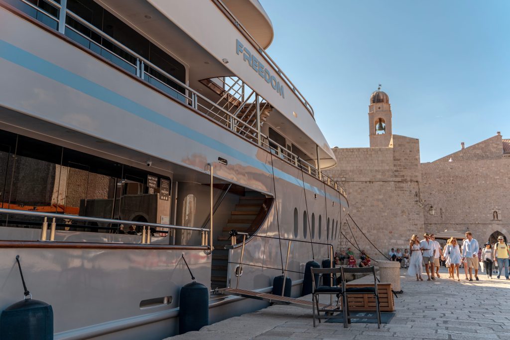 561113340-freedom-exterior64