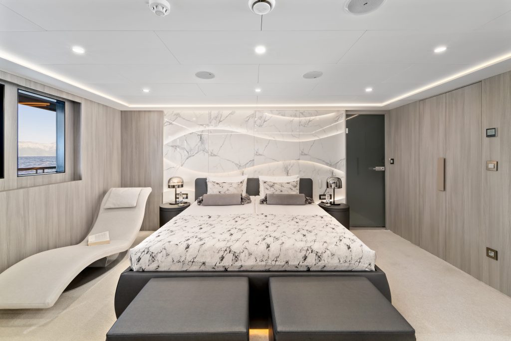 FREEDOM Master stateroom - Main deck FREEDOM Master stateroom - Main deck